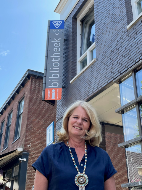 Onthulling logo VVV Wassenaar door Wethouder Caroline Klaver